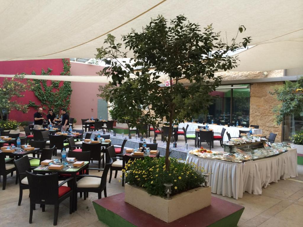 Ibis Amman Hotel Exterior photo